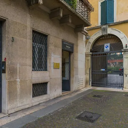 Appartamento Al Castello Verona Exterior photo